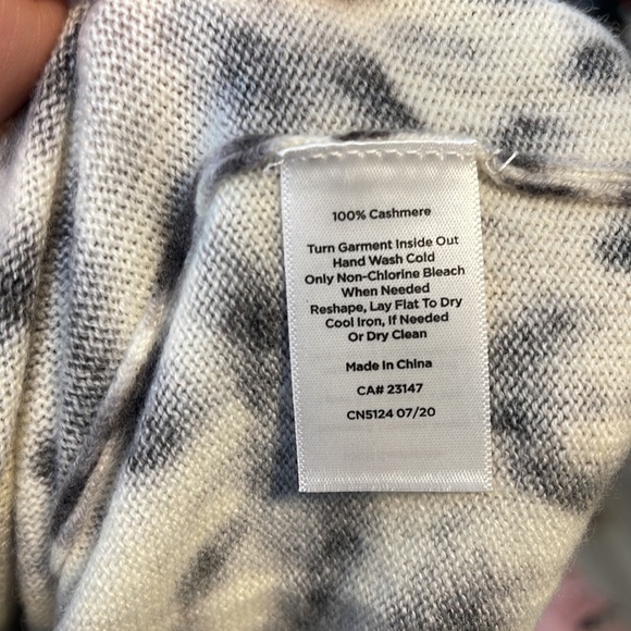 Talbots 100% Cashmere Sweater - Animal Print - Size Medium - Picture 3 of 6